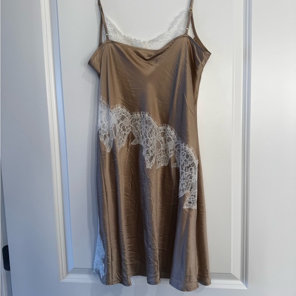 ANTALYA SILK DRESS (XS)
Sold to you by SILQUE
Fulfilled by SILQUE in Australia - Picture 7 of 9